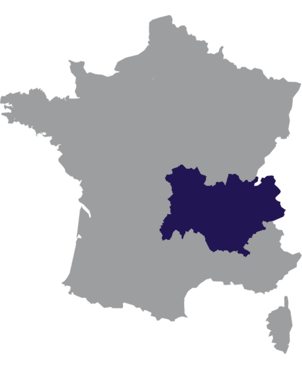 Landkaart Frankrijk grijs met regio Auvergne-Rhône-Alpes donkerblauw op transparante achtergrond - 600 * 733 pixels